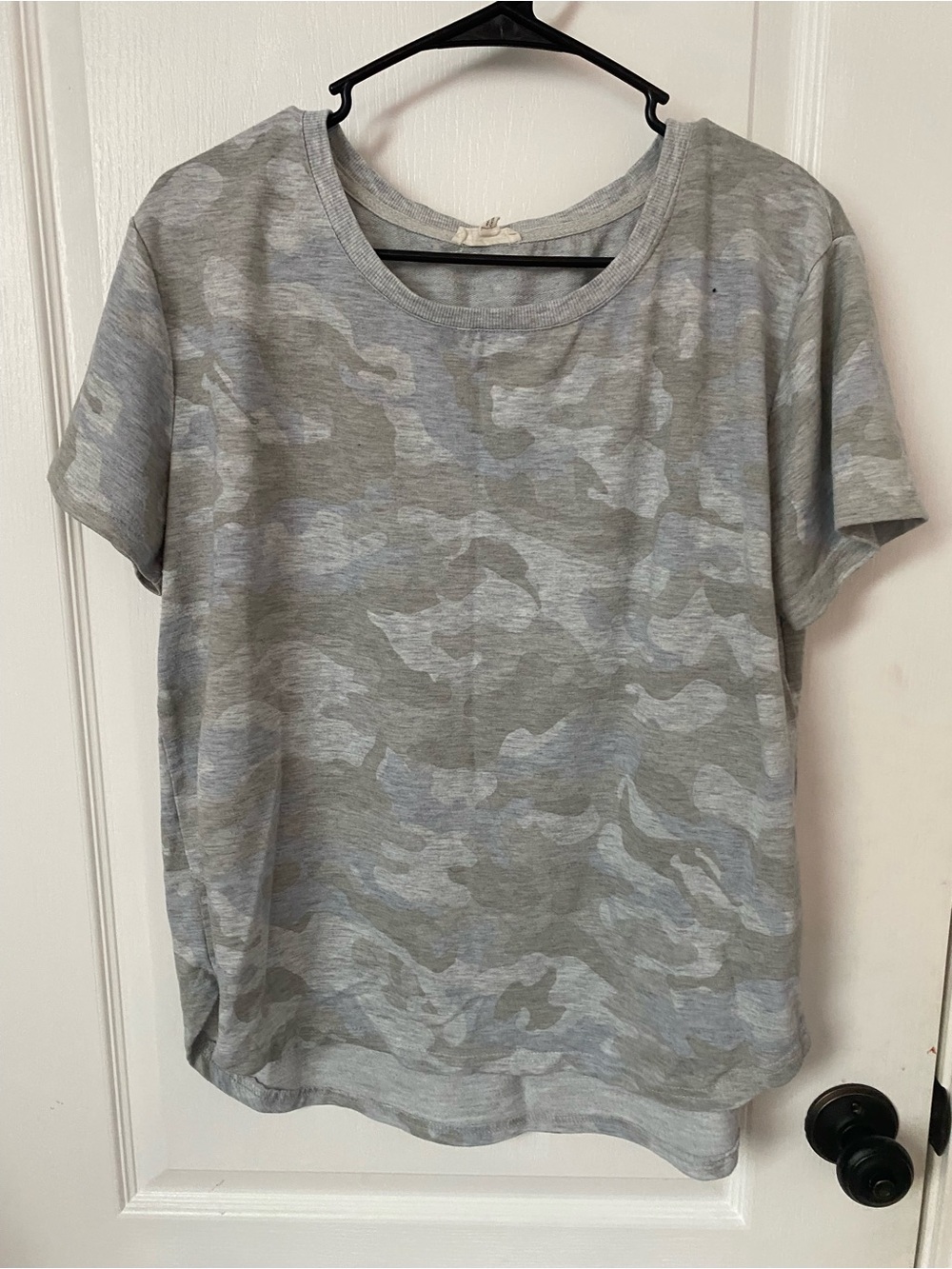 Jane and Delancey Gray Camo Short Sleeve Crewneck Top